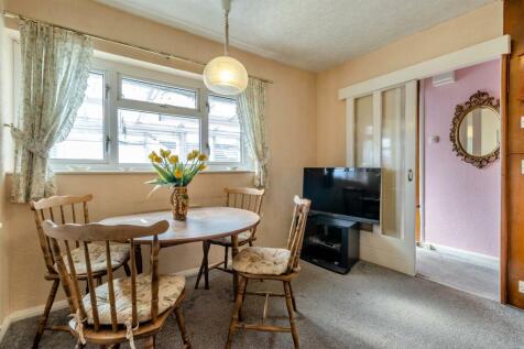 8593028-interior02.jpg