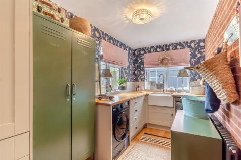 8604901-interior22.jpg