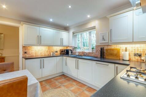 8627356-interior34.jpg