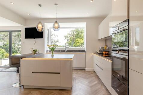 8605702-interior26.jpg