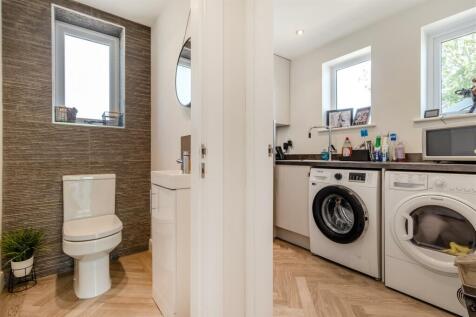 8605702-interior30.jpg
