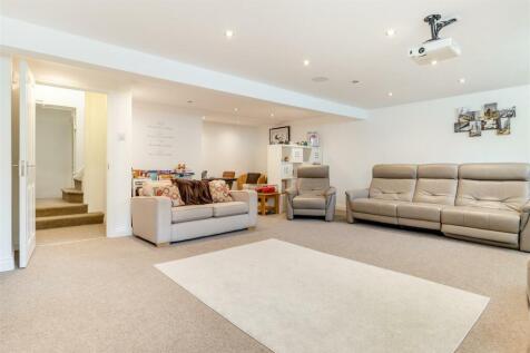 8605702-interior40.jpg