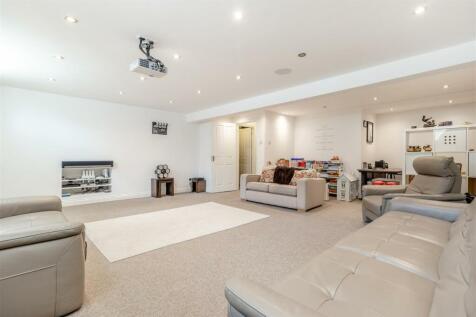8605702-interior41.jpg