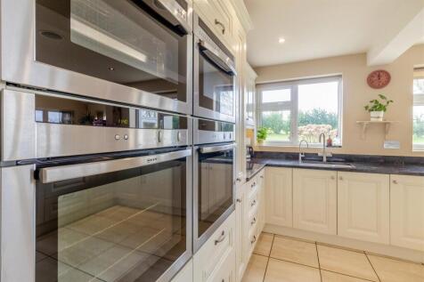 8632539-interior40.jpg