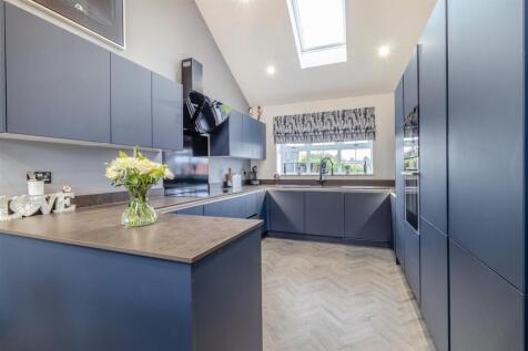 8633678-interior16.jpg