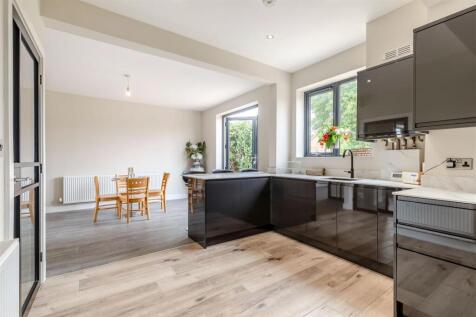 8657375-interior34v2.jpg