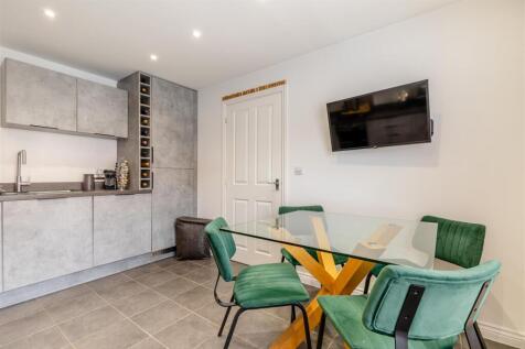 8658495-interior29.jpg