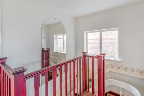 8659413-interior30.jpg