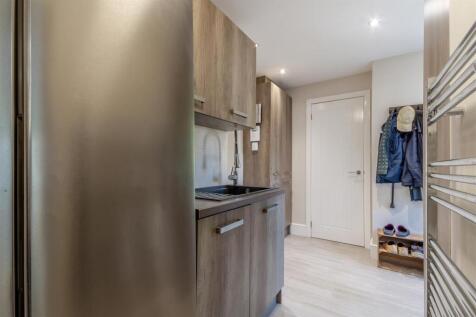 8660343-interior40.jpg
