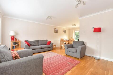 Lounge/ Dining Room