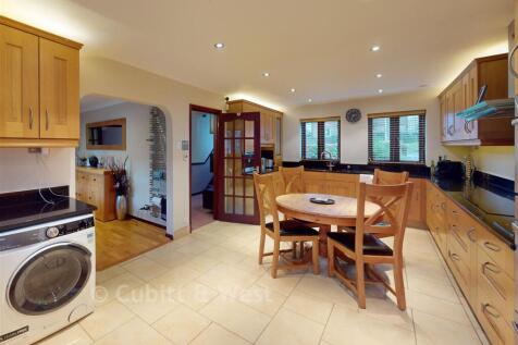 Kitchen/Breakfast Area