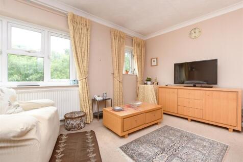Lounge/Dining Area