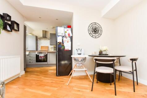 Lounge/ Dining Area