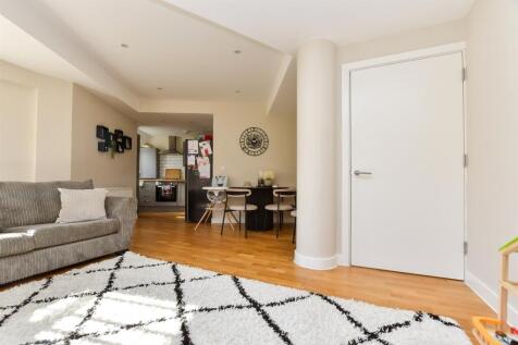 Lounge/ Dining Area