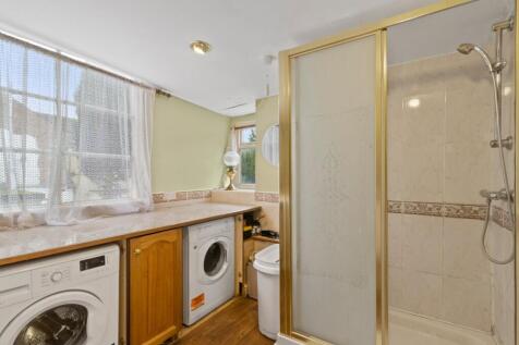 Bath/Utility Room