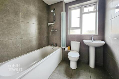 85d6b086-Bathroom