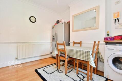 51b Gordon Avenue...