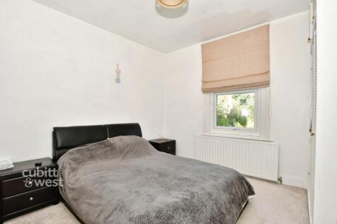 51b Gordon Avenue...