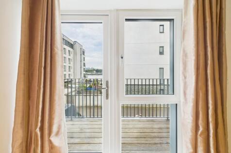 CAM02089G0-PR0577...