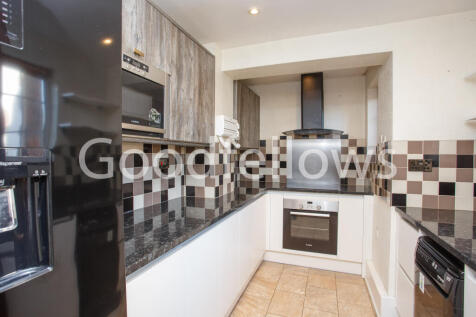 4 Hunting Gate Mews-
