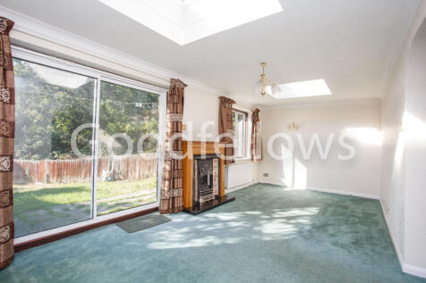4 Hunting Gate Mews-