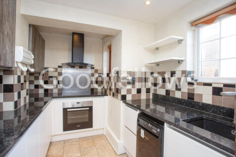 4 Hunting Gate Mews-