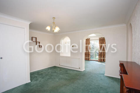 4 Hunting Gate Mews-