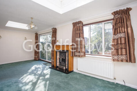 4 Hunting Gate Mews-