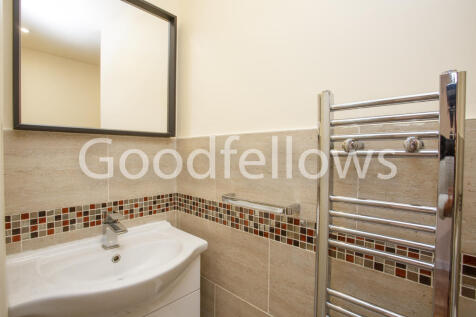 4 Hunting Gate Mews-