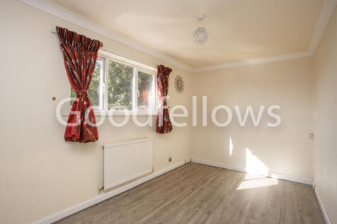 4 Hunting Gate Mews-