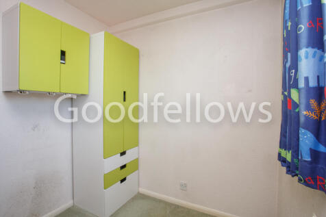 4 Hunting Gate Mews-