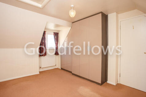 4 Hunting Gate Mews-