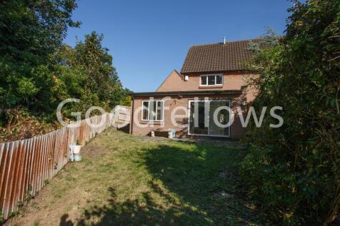 4 Hunting Gate Mews-