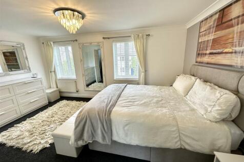 PRINCIPAL BEDROOM SUITE