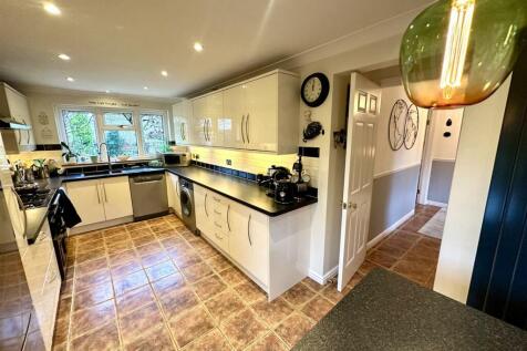 KITCHEN/BREAKFAST ROOM