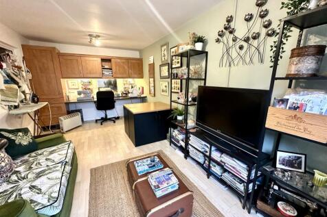 OFFICE STUDIO/STORE AREA