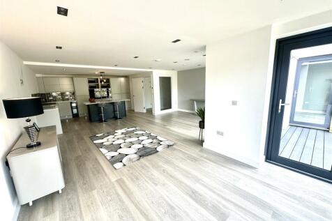 KITCHEN/FAMILY/DINING ROOM