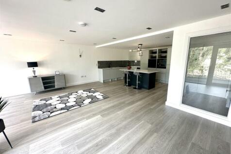 KITCHEN/FAMILY/DINING ROOM