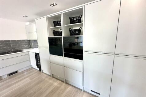 KITCHEN/FAMILY/DINING ROOM