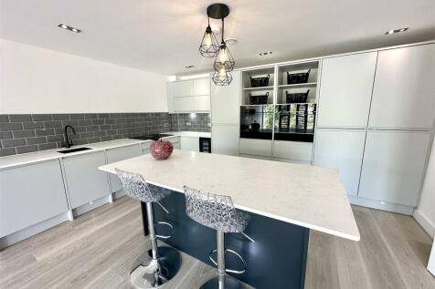 KITCHEN/FAMILY/DINING ROOM