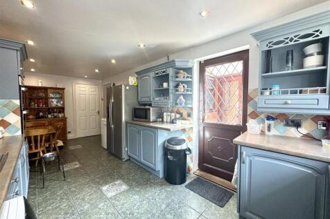 KITCHEN/BREAKFAST ROOM
