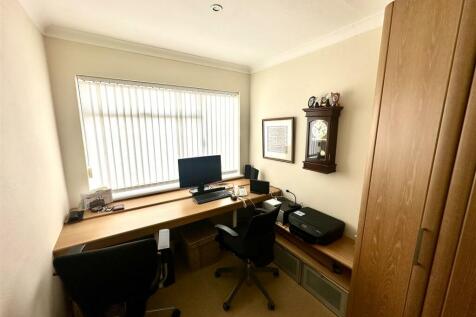 BEDROOM 4/STUDY