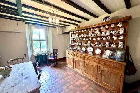 BREAKFAST ROOM/KITCHEN