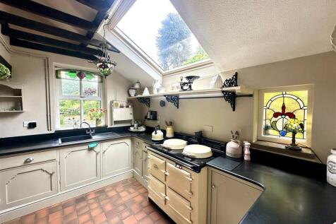 BREAKFAST ROOM/KITCHEN
