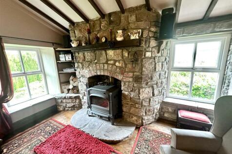 SITTING ROOM/BEDROOM