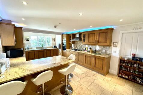 KITCHEN/BREAKFAST ROOM