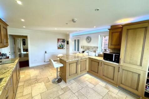 KITCHEN/BREAKFAST ROOM