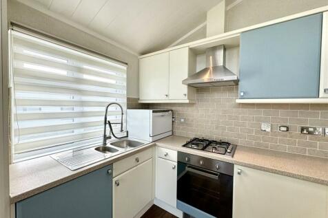 Kitchen 2.jpeg