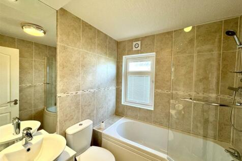 Bathroom B.jpeg