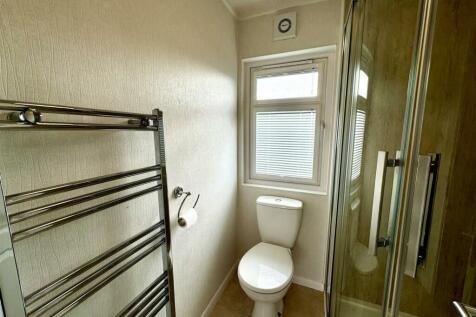 En-suite 2.jpeg